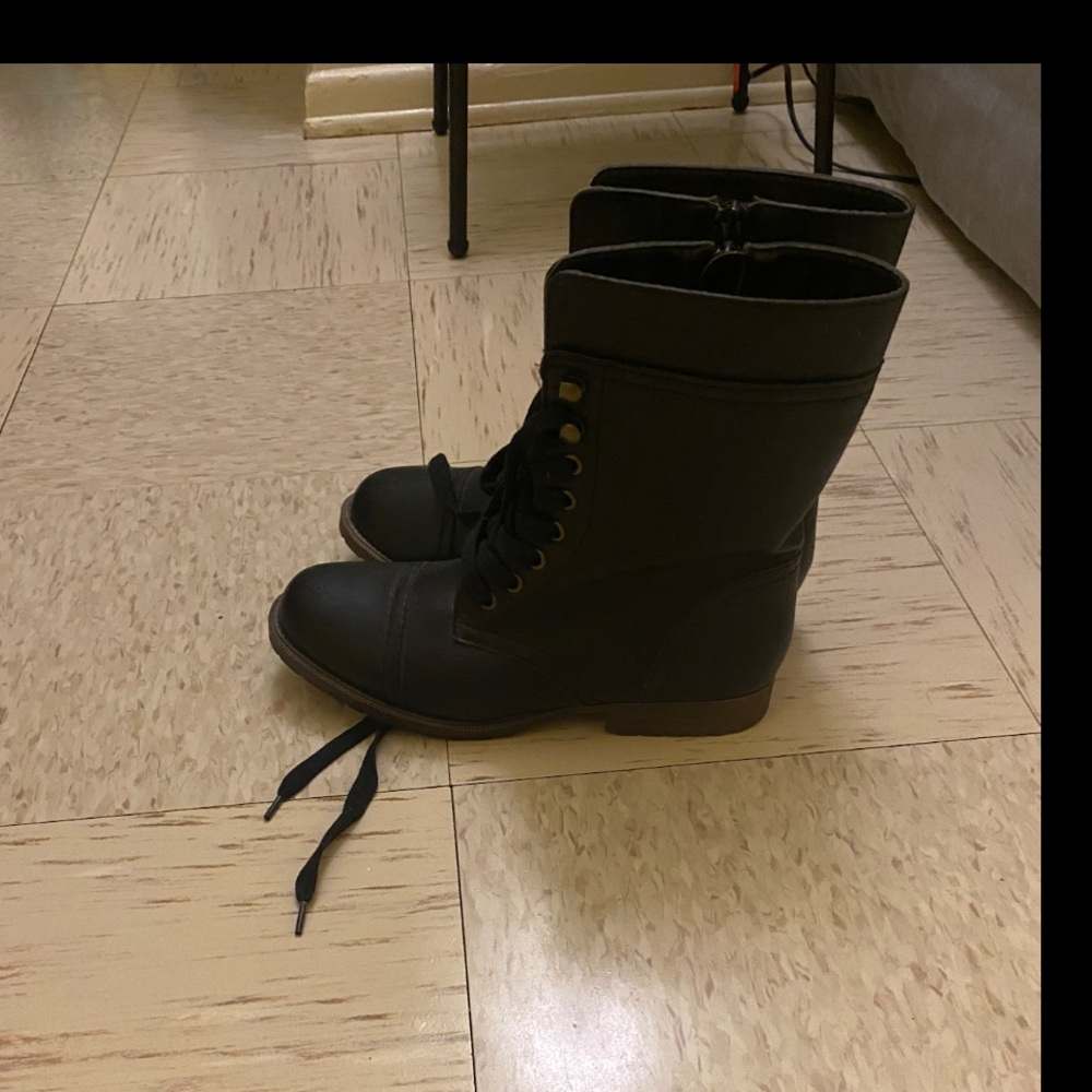 Combat boots